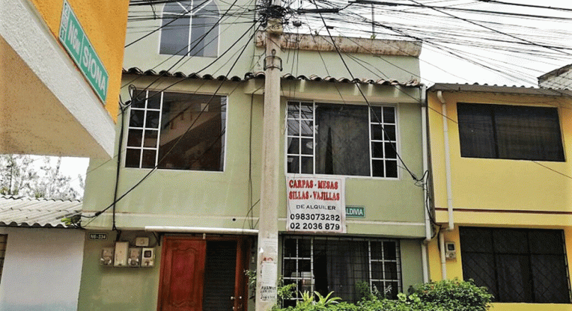  VENDO || Casa rentera ubicada en sector comercial. Norte Quito - Carapungo